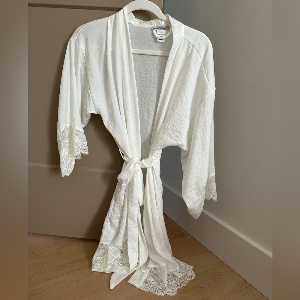 Linea Donatella White Lace-Trim Kimono Robe